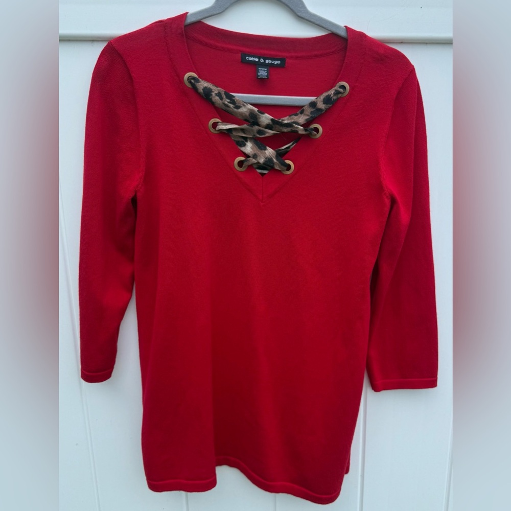 Cable & Gauge Red Lightweight Sweater With V-Neck Animal Print. Size Medium NWOT